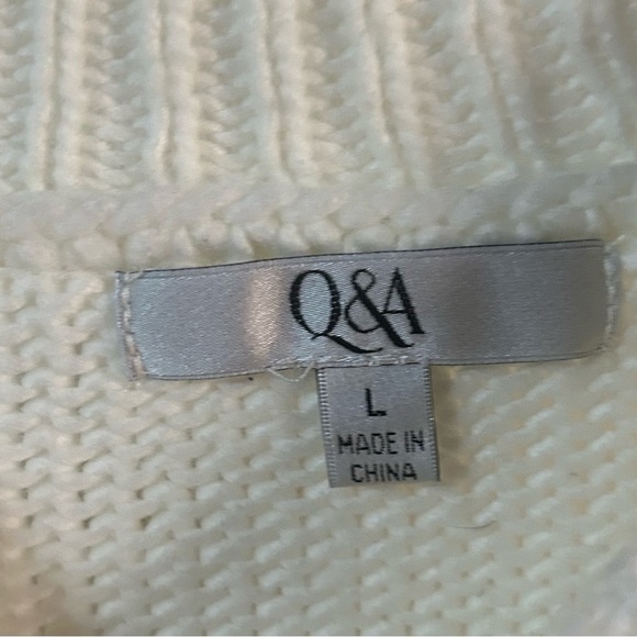 Q&A Elegant Off White Pom Pom Sweater - Picture 4 of 9